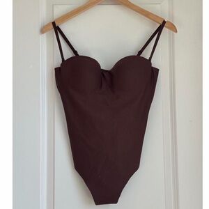 NWT Skims Body Underwire Thong
Bodysuit MEDIUM